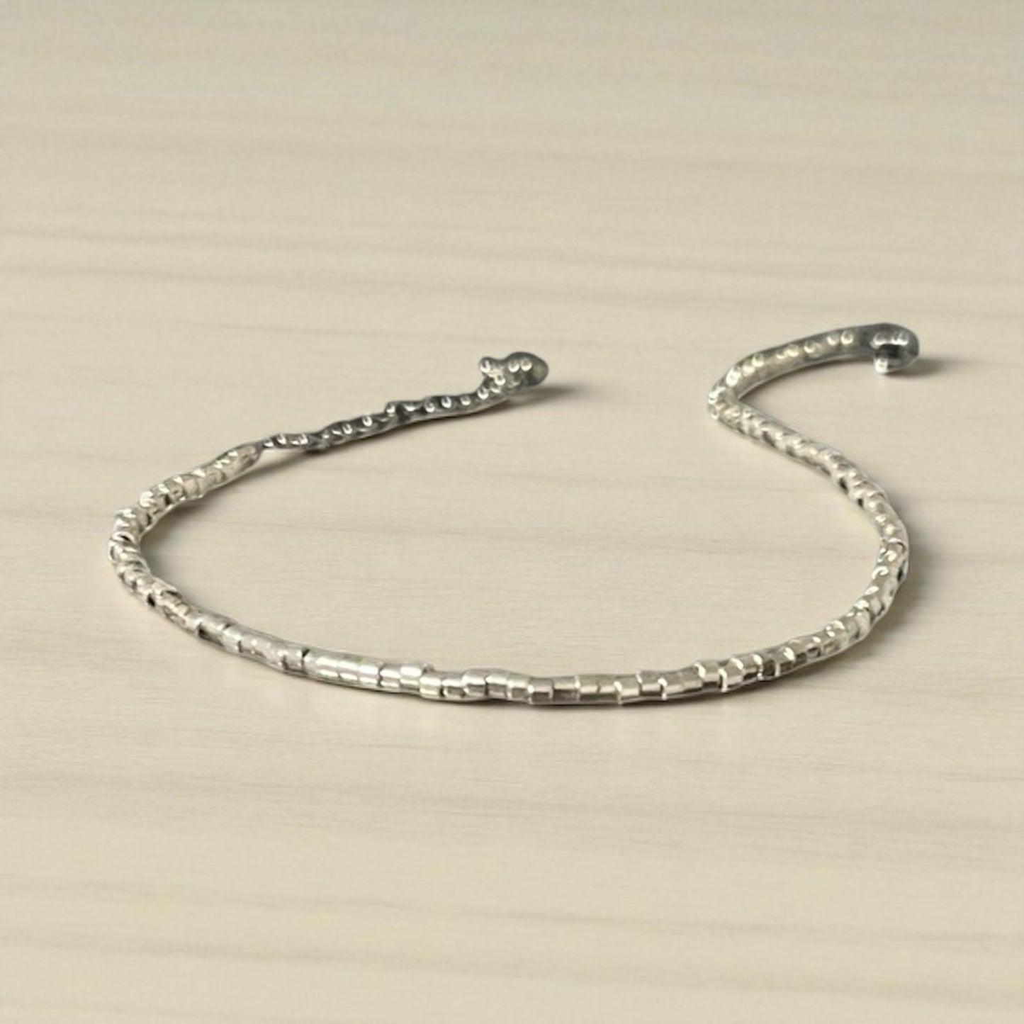 Souffle d’Argent
| Bracelet de cheville Miyuki beige et or