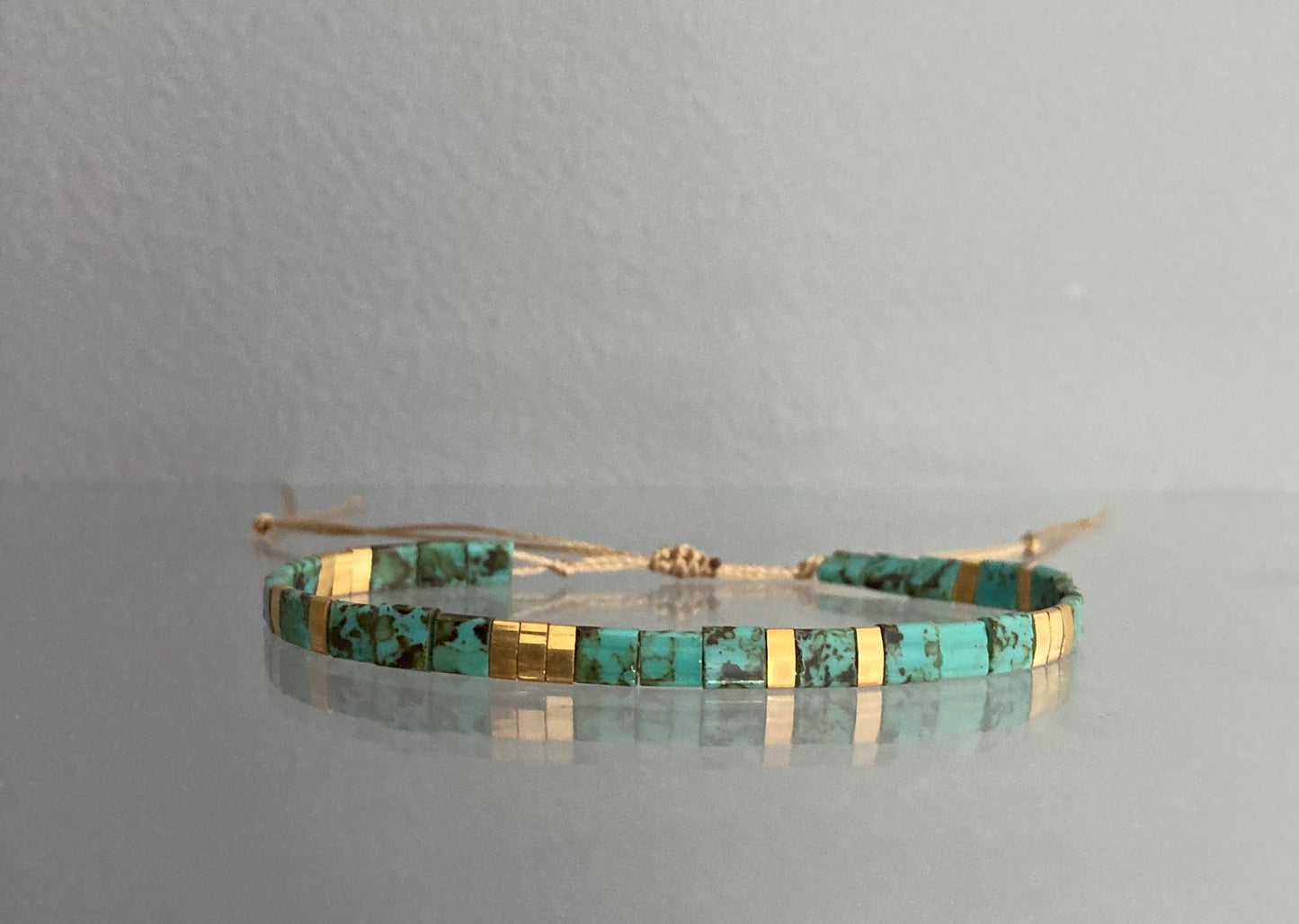 Bracelet miyuki Ana turquoise et plaqué or 24 carats