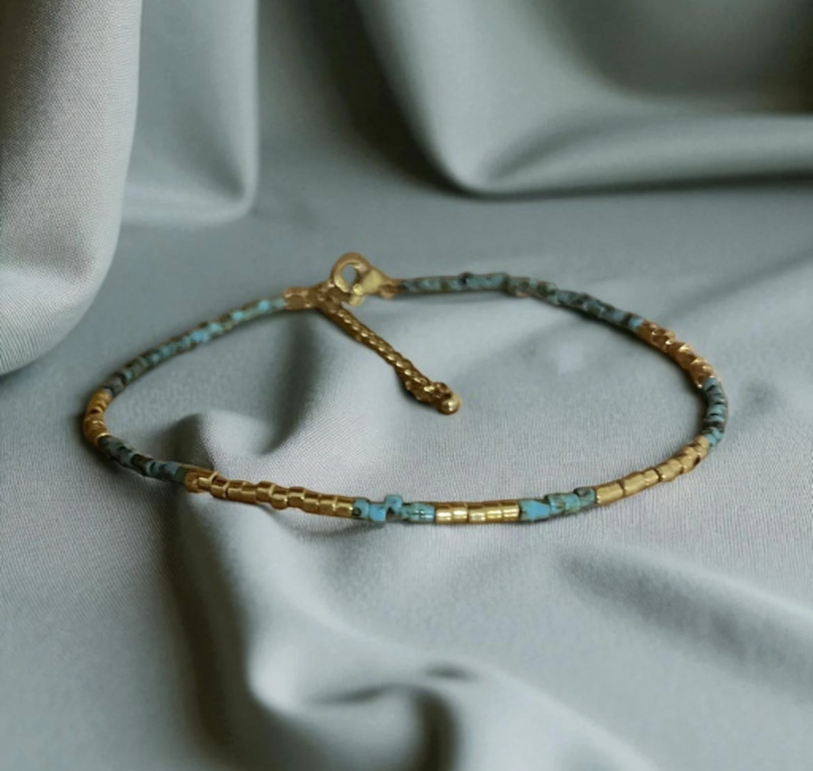 Poussière d’étoile | Bracelet de cheville Miyuki turquoise et or