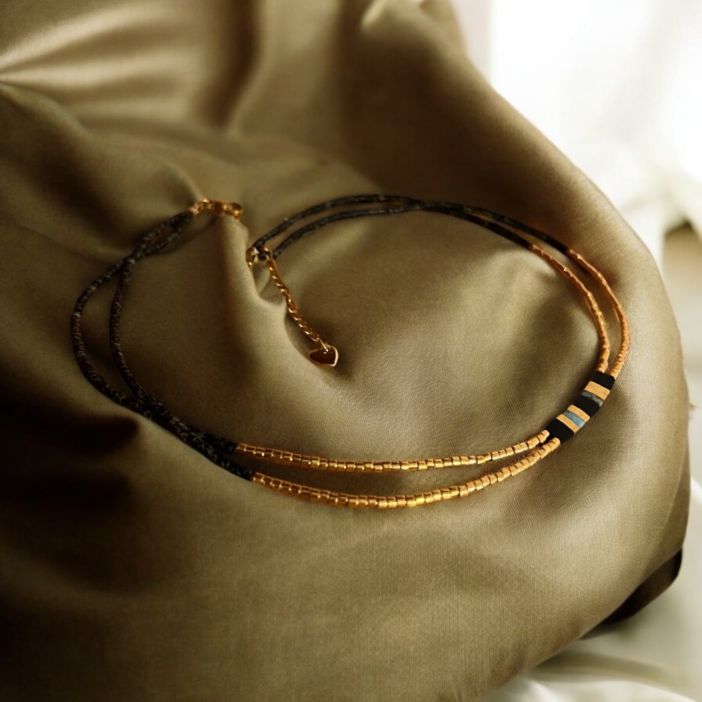 Parure Vélïa | boucles d’oreilles bracelets et collier de perles minimaliste assorties