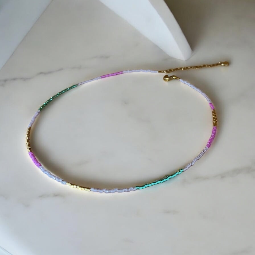 Collier Miyuki : Pétale d’Aurore | collier en perles minuscule Miyuki