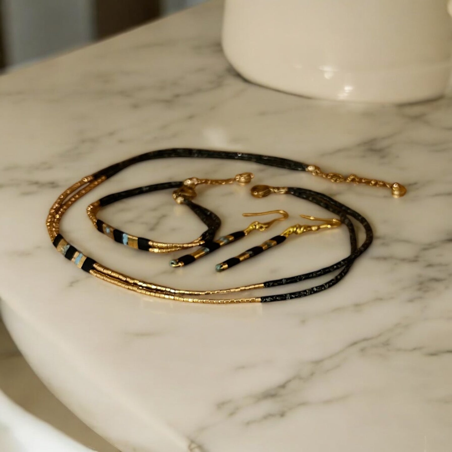 Parure Vélïa | boucles d’oreilles bracelets et collier de perles minimaliste assorties