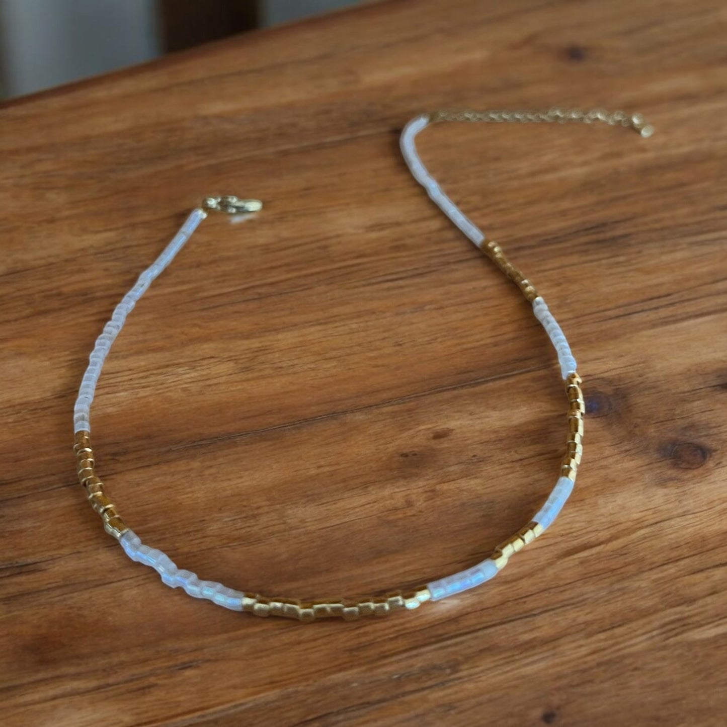Ela | Bracelet de cheville Miyuki blanc et or