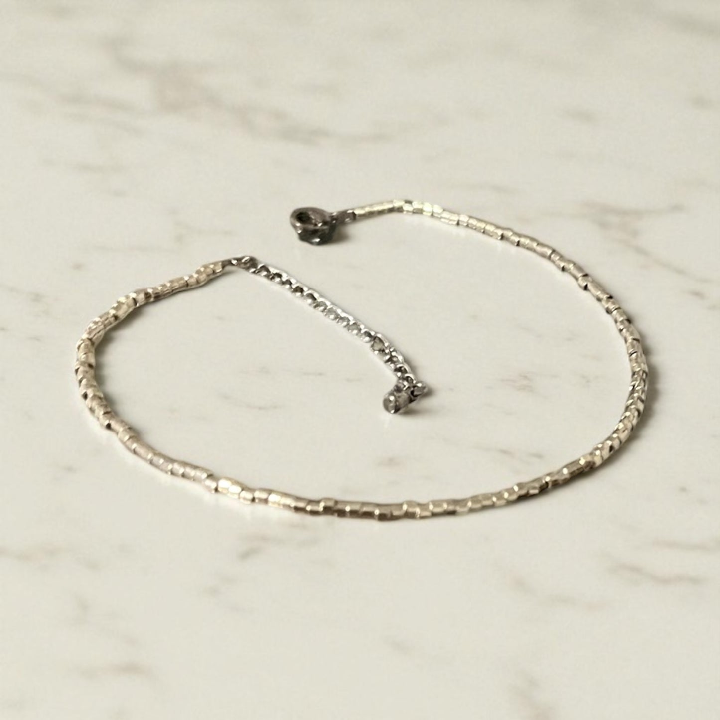 Souffle d’Argent
| Bracelet de cheville Miyuki beige et or