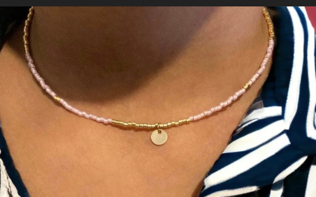Collier Miyuki : Victoire, collier de perles très fin rose et plaqué or 24 carats