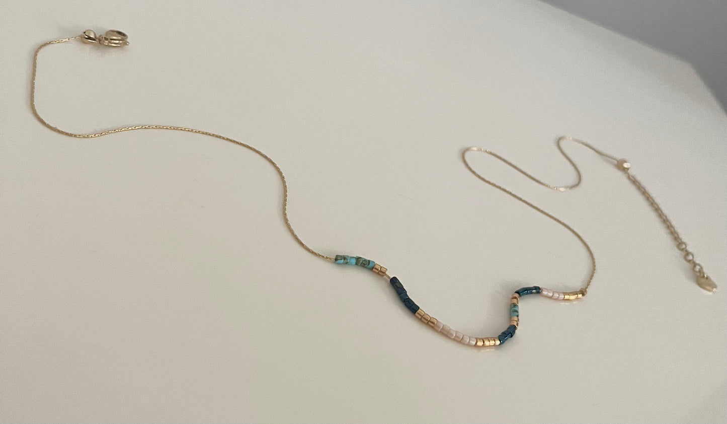 Gracieuse | chaîne minimaliste en acier inoxydable plaqué or 24 carats et perles Miyuki