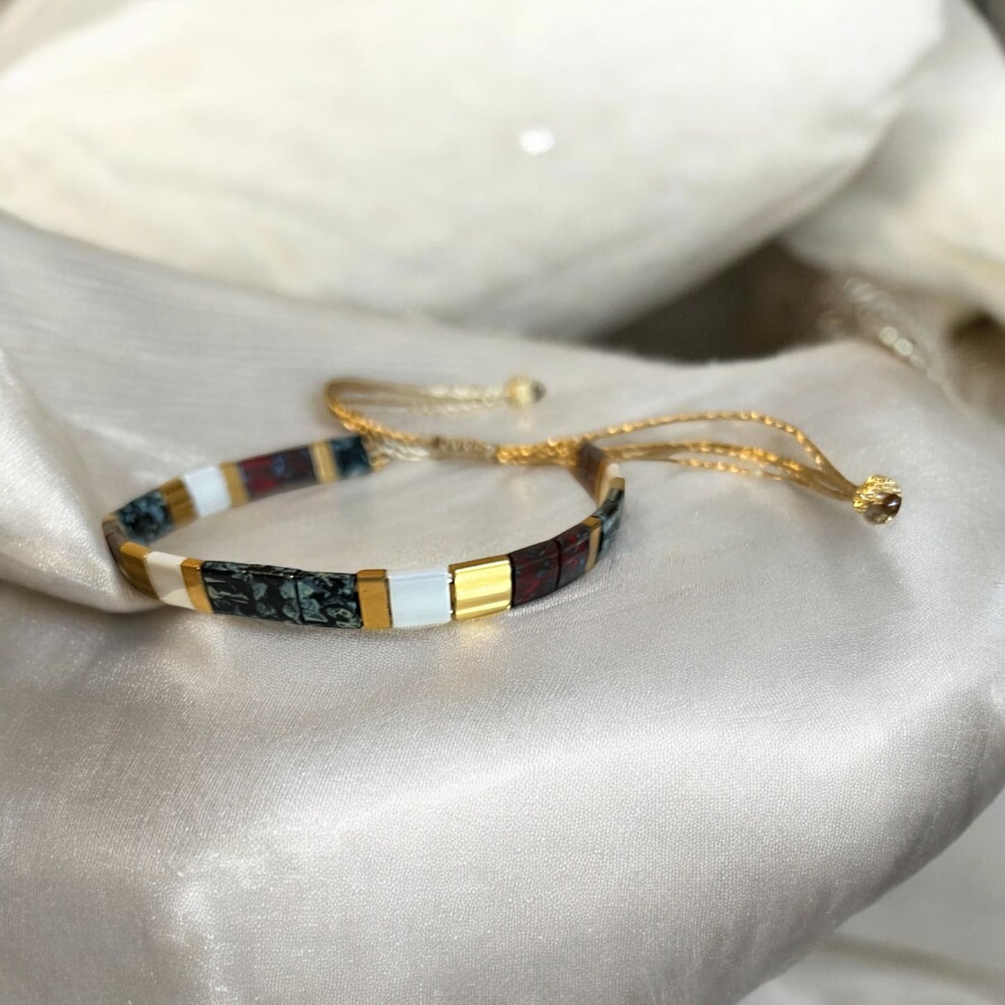 Bracelet Miyuki : Orphée, bracelet Miyuki Tila sur fil de soie