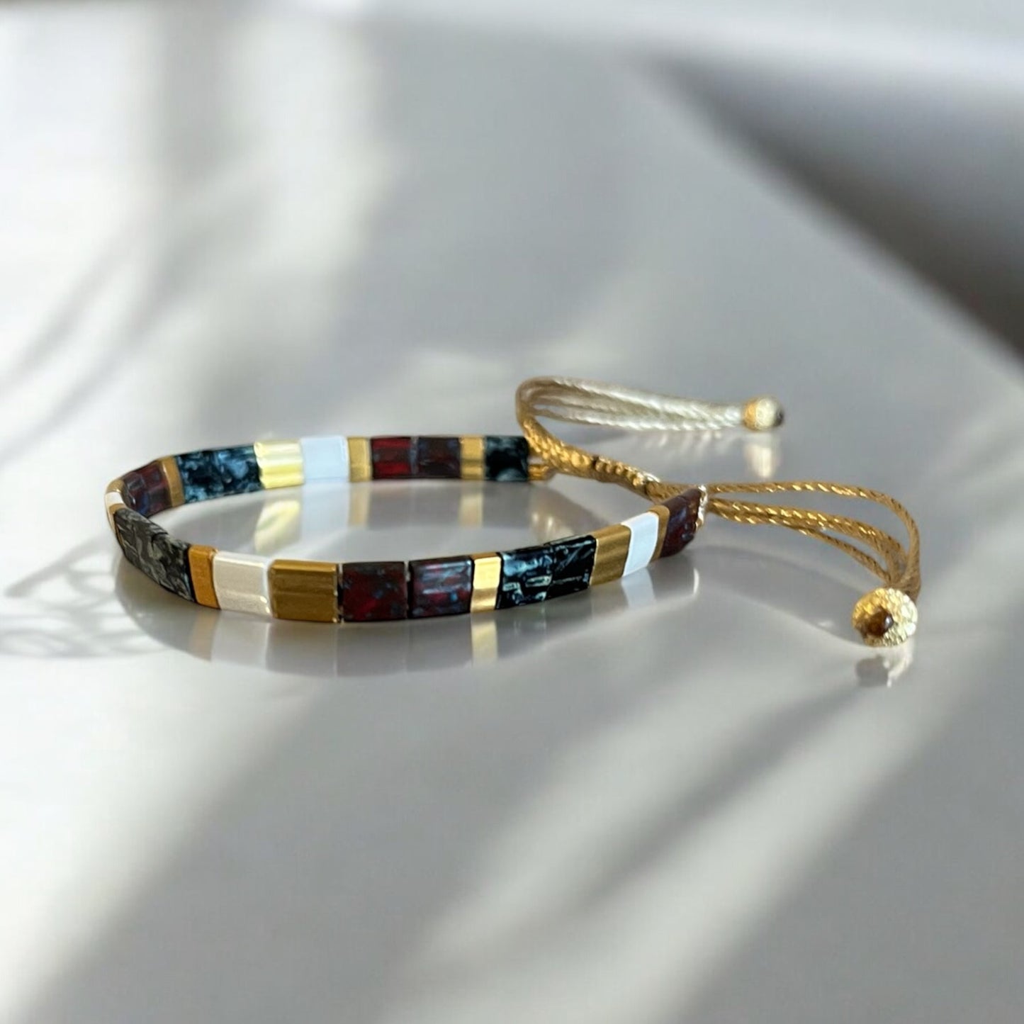 Bracelet Miyuki : Orphée, bracelet Miyuki Tila sur fil de soie