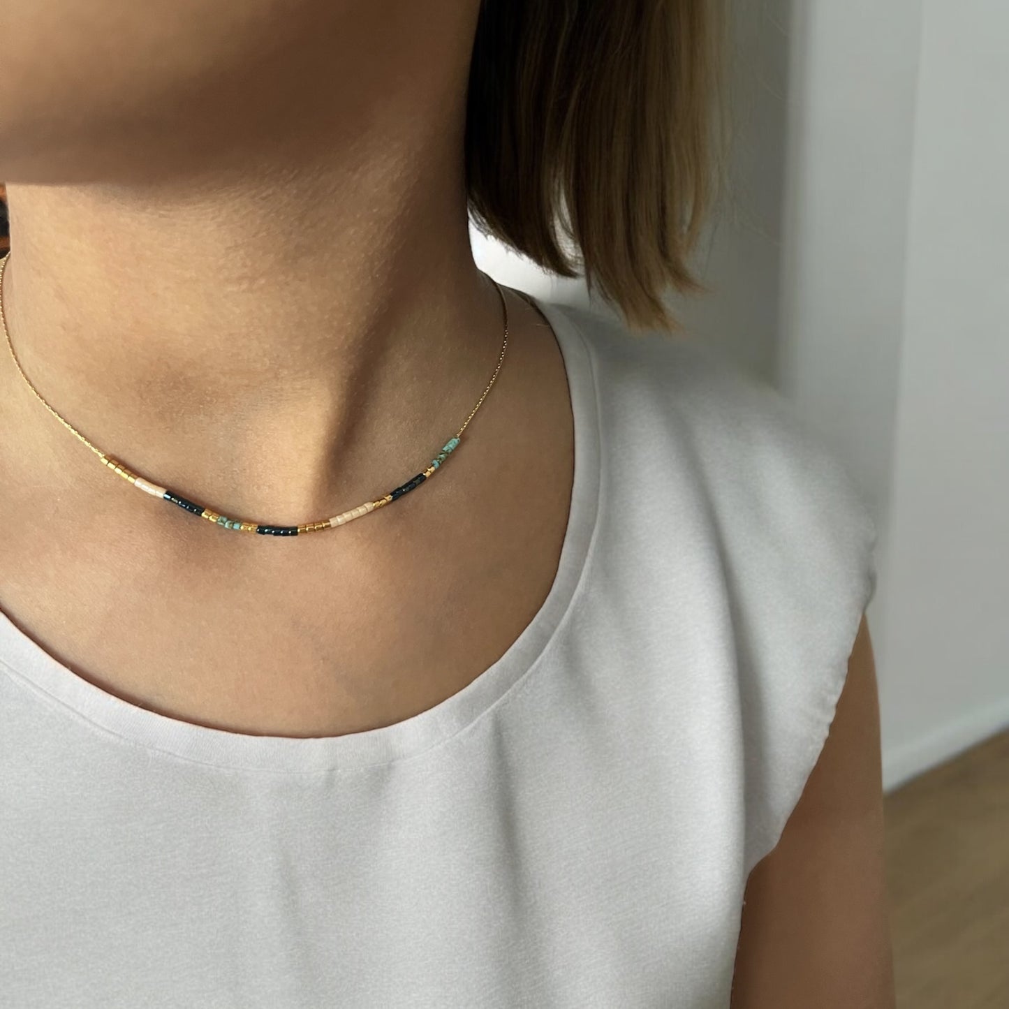 Gracieuse | chaîne minimaliste en acier inoxydable plaqué or 24 carats et perles Miyuki