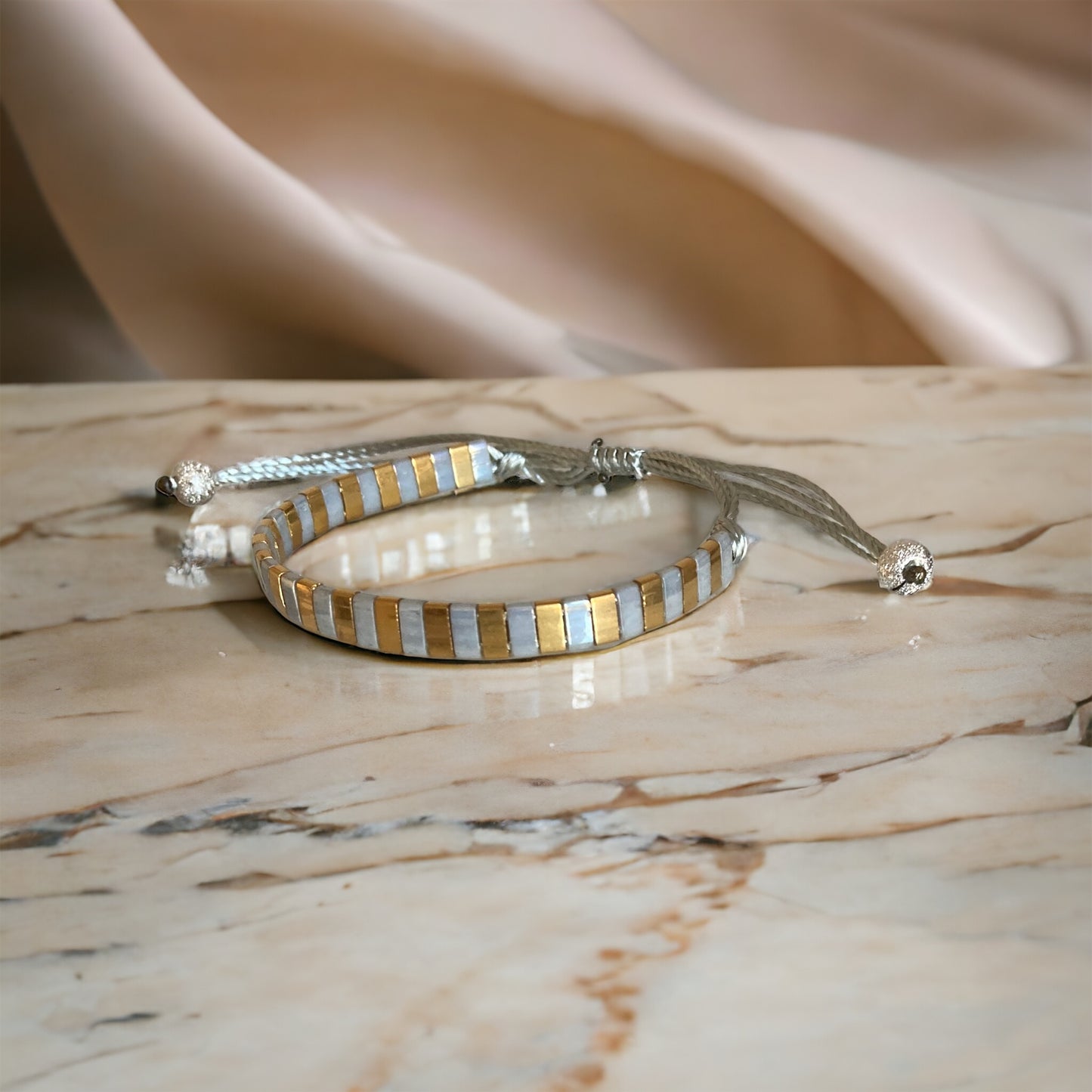 Bracelet Miyuki Lexie , bracelet miyuki tila boho chic sur fil de soie
