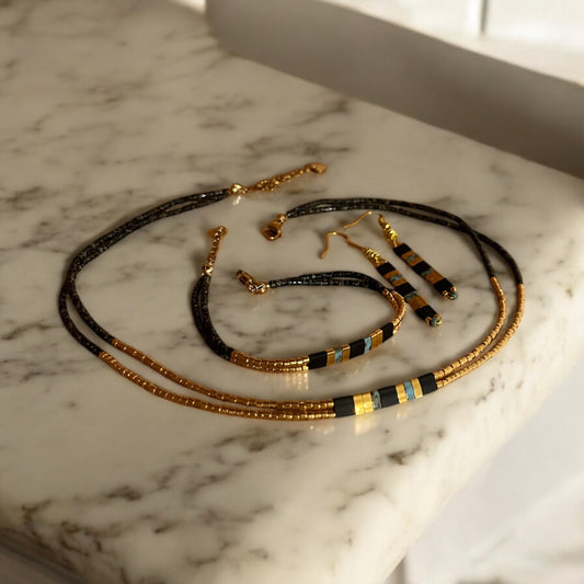 Parure Vélïa | boucles d’oreilles bracelets et collier de perles minimaliste assorties