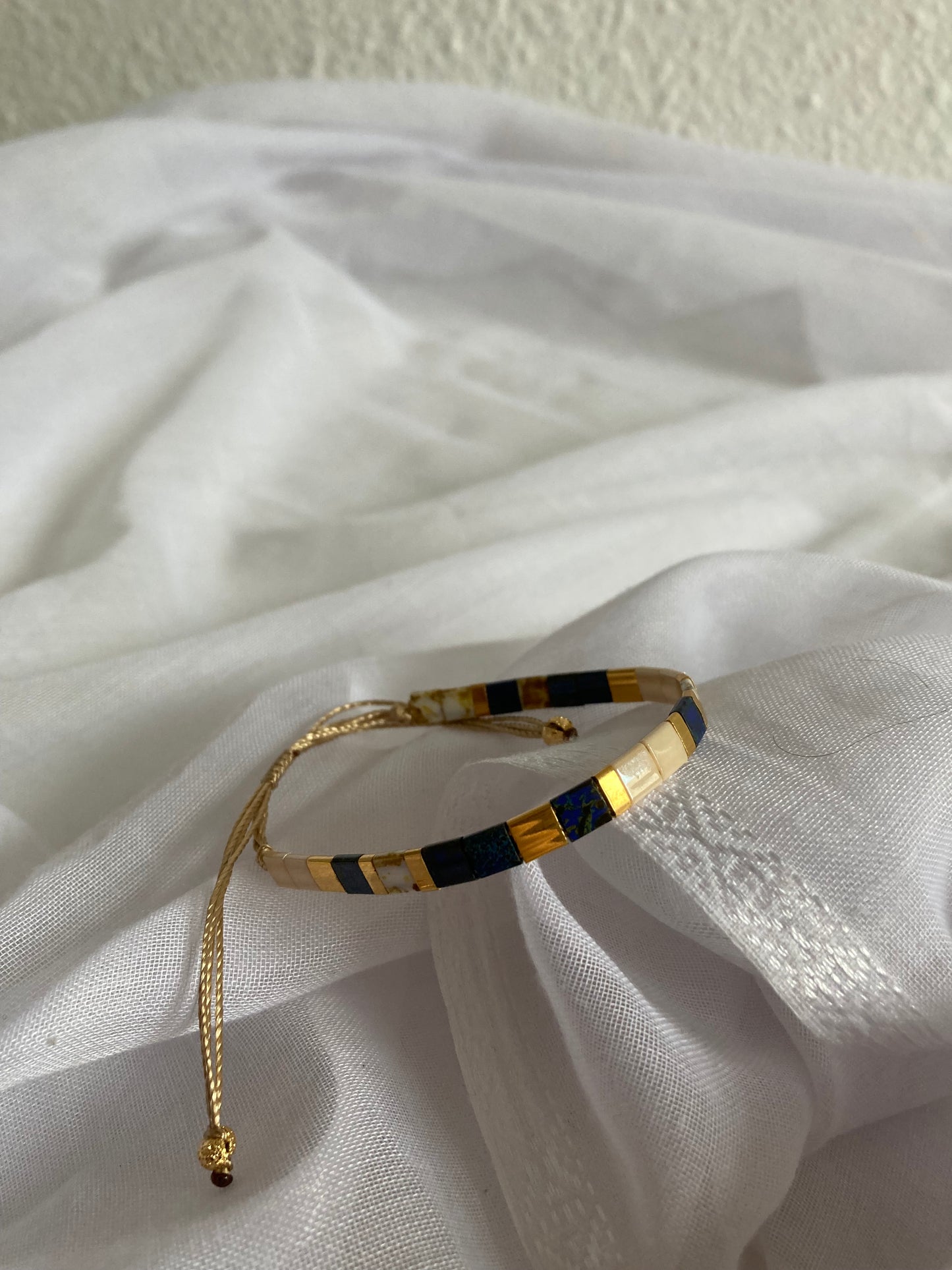Bracelet Miyuki : Erin , bracelet de perles plates japonaises sur fil d’or