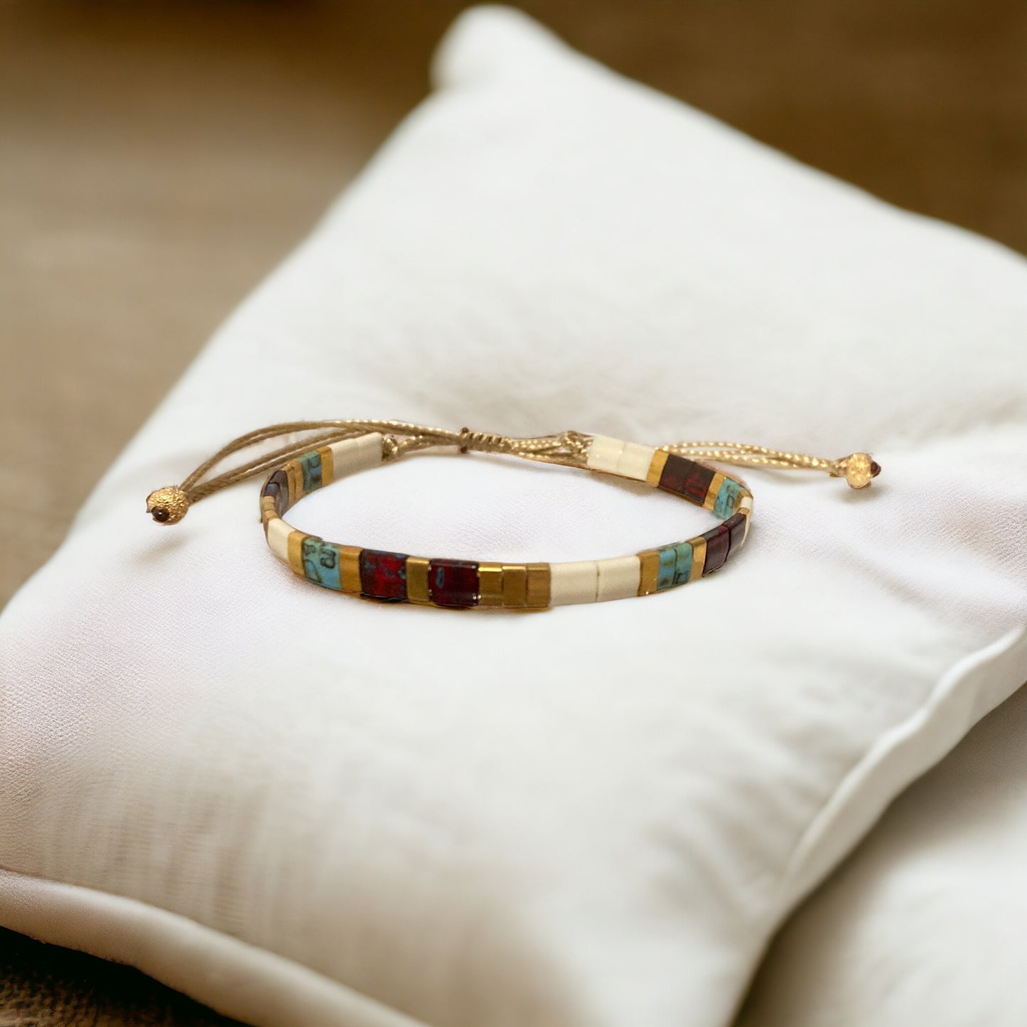 Bracelet Miyuki : Joya , bracelet de perles plates japonaises sur fil d’or