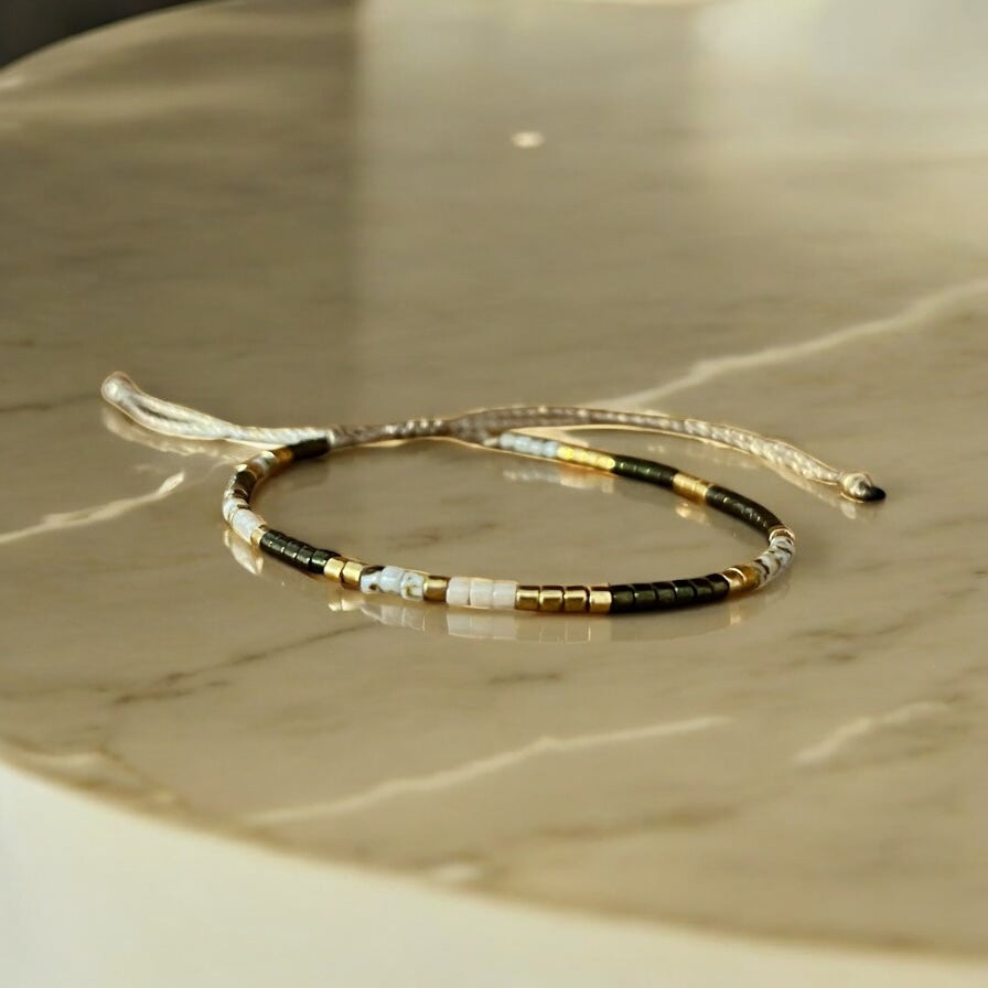 Bracelet Miyuki: Brume d’Olive |bracelet minimaliste de perles Japonaises
