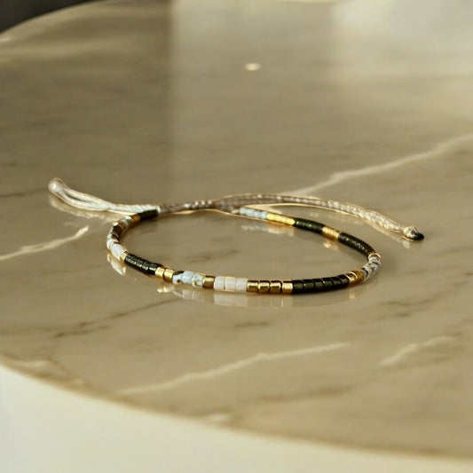 Bracelet Miyuki: Brume d’Olive |bracelet minimaliste de perles Japonaises