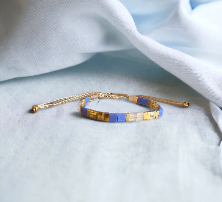 Adjustable Miyuki Carlotta bracelet on silk thread with 24-carat gold-plated beads