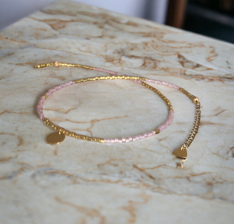 Collier Miyuki : Victoire, collier de perles très fin rose et plaqué or 24 carats