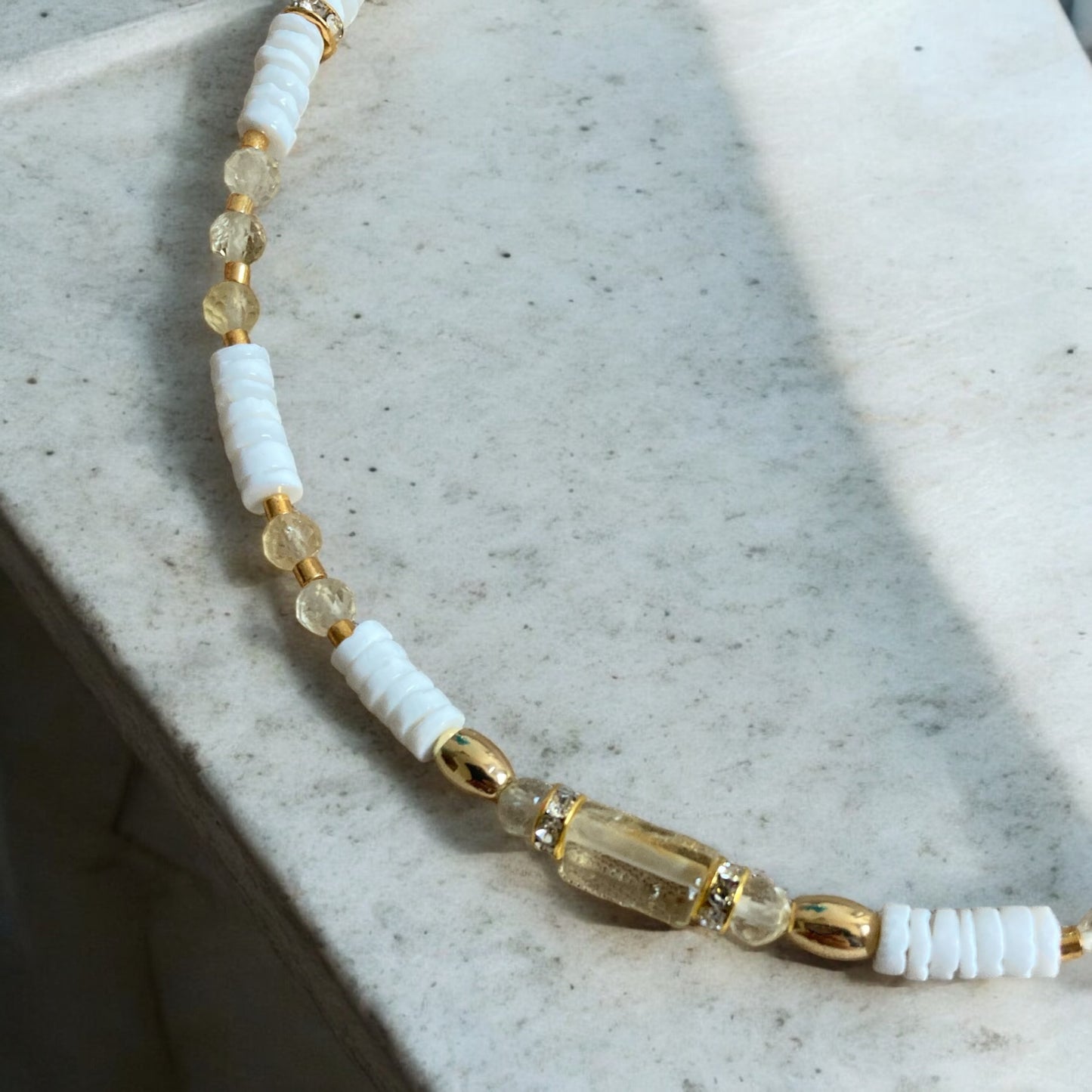 Collier Précieux : Mira , collier de nacre et citrine étincelante