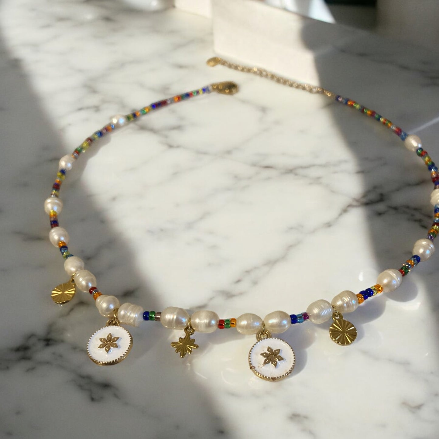 Collier Miyuki : Ambre , collier à breloque en perles miyuki multicolores et perles de cultures