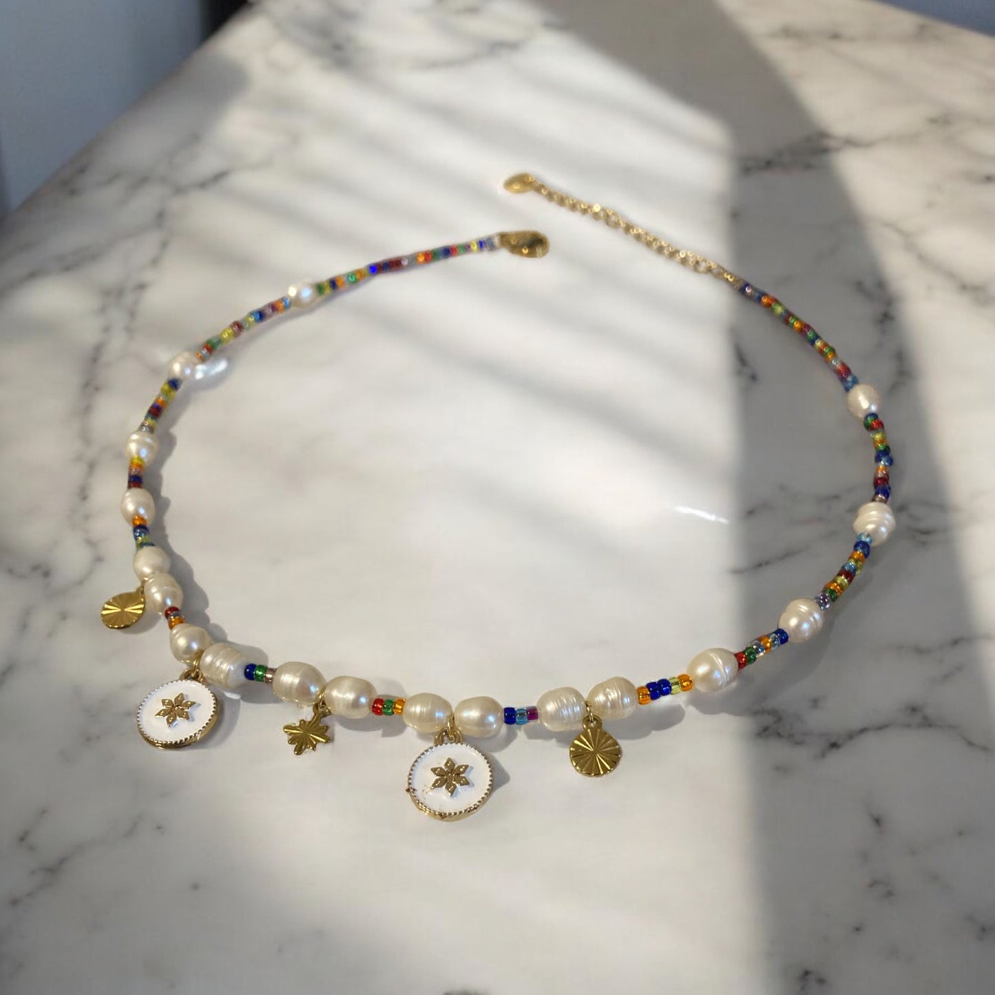 Collier Miyuki : Ambre , collier à breloque en perles miyuki multicolores et perles de cultures